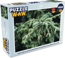 Puzzle Un Gros Plan D'un Sapin De Noël Près D'une Forêt Aux États-Unis - Puzzle - Puzzle 1000 Pièces Adultes - Noël - Cadeau - Cadeau De Noël Pour Hommes, Femmes Et Enfants - Sinterklaas Présente - Sinterklaas Pour Les Grands Enfants