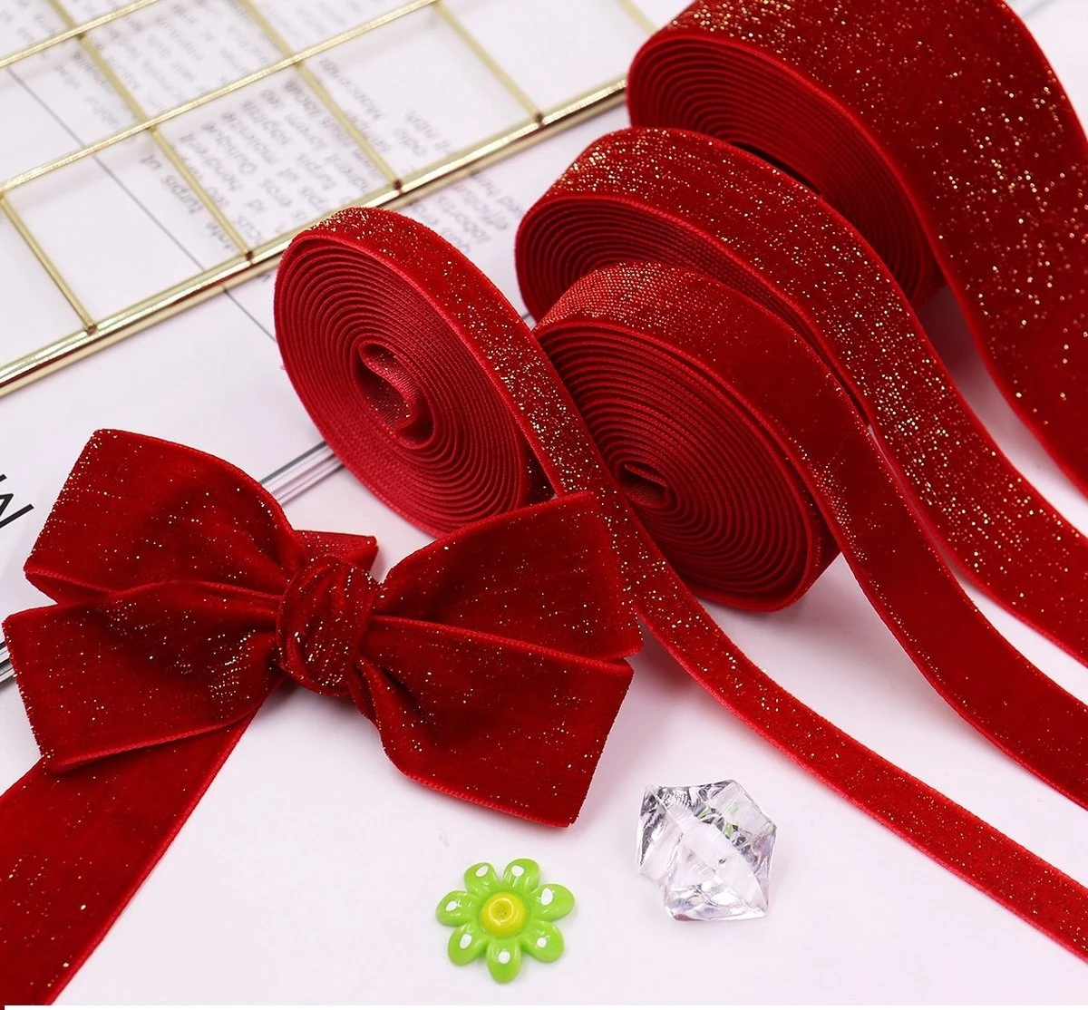 WiseGoods Luxe Ribbon Embellishment 16mm - Ruban Cadeau - Rubans Hobby - Rubans DIY - Accessoires De Vêtements Pour Bébé De Décoration - Ruban De Noël - Rouge 4.5M 6 WiseGoods Luxe Ribbon Embellishment 16mm - Ruban Cadeau - Rubans Hobby - Rubans DIY - Accessoires De Vêtements Pour Bébé De Décoration - Ruban De Noël - Rouge 4.5M – Image 4