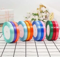 Ruban De Satin Dayshake - 18 Couleurs - Ruban Cadeau - Ruban De Noël - 10 Mm X 22,5 Mètres - Rubans De Satin - Zwart, Rouge, Vert, Or, Wit, Blauw -DUNI Magasin 1200x1141