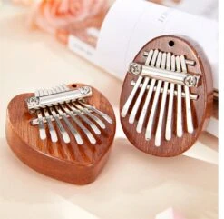 Colorful Sun® Kalimba Set - 8 Notes - Piano à Pouces - Instrument De Musique - Bois D'acajou - Cadeau De Noël - Pour Enfants Et Adultes 10 Colorful Sun® Kalimba Set - 8 Notes - Piano à Pouces - Instrument De Musique - Bois D'acajou - Cadeau De Noël - Pour Enfants Et Adultes -DUNI Magasin 1200x1169 5