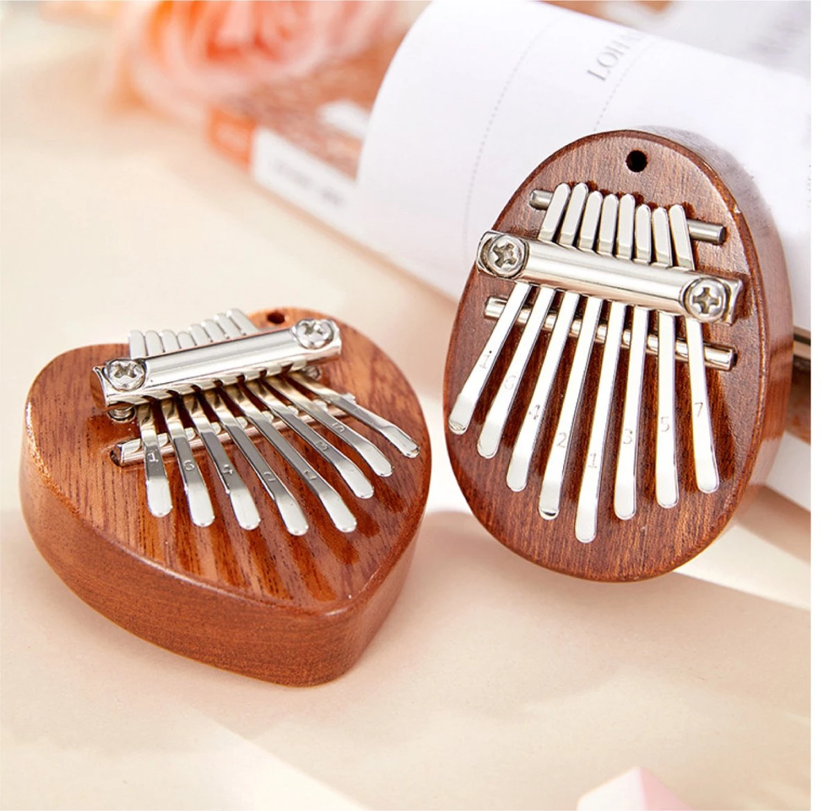 Colorful Sun® Kalimba Set - 8 Notes - Piano à Pouces - Instrument De Musique - Bois D'acajou - Cadeau De Noël - Pour Enfants Et Adultes 5 Colorful Sun® Kalimba Set - 8 Notes - Piano à Pouces - Instrument De Musique - Bois D'acajou - Cadeau De Noël - Pour Enfants Et Adultes – Image 3