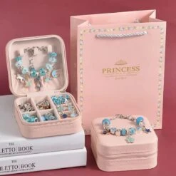 Bijoux- Bracelet à Breloques DIY - Collier - Dans Une Boîte à Bijoux + Sac Cadeau Blauw - 66 Pièces - Créatif - Enfants - Artisanat - DIY - Coffret Cadeau - Anniversaire - Noël - Sinterklaas - Cadeau