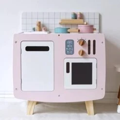 Cuisine Ludique En Bois Modèle Rétro Couleurs Pastel Bois Rose | Garçon | Fille | 1 An | 2 Ans | 3 Ans | 4 Ans | Cadeau | Anniversaire | Saint-Nicolas | Noël | 16 Cuisine Ludique En Bois Modèle Rétro Couleurs Pastel Bois Rose | Garçon | Fille | 1 An | 2 Ans | 3 Ans | 4 Ans | Cadeau | Anniversaire | Saint-Nicolas | Noël | -DUNI Magasin 1200x1200 739