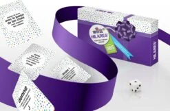 Hilares | Le Jeu Des Cadeaux Hilarant | Saint Nicolas - Noël - Réveillon De Nouvel An - à Jouer 365 Jours Par An - Jeu De Colis - Jeu Cadeau - Jeu Surprise - Soirée Colis - Noël -DUNI Magasin 1200x787 1